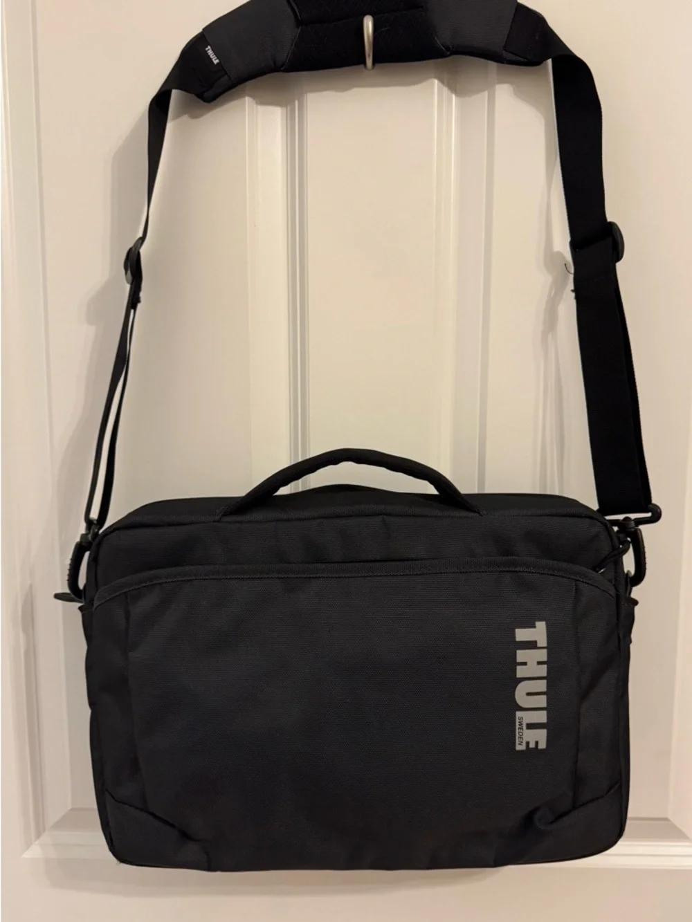Thule Black Laptop Messenger Bag with Shoulder Strap